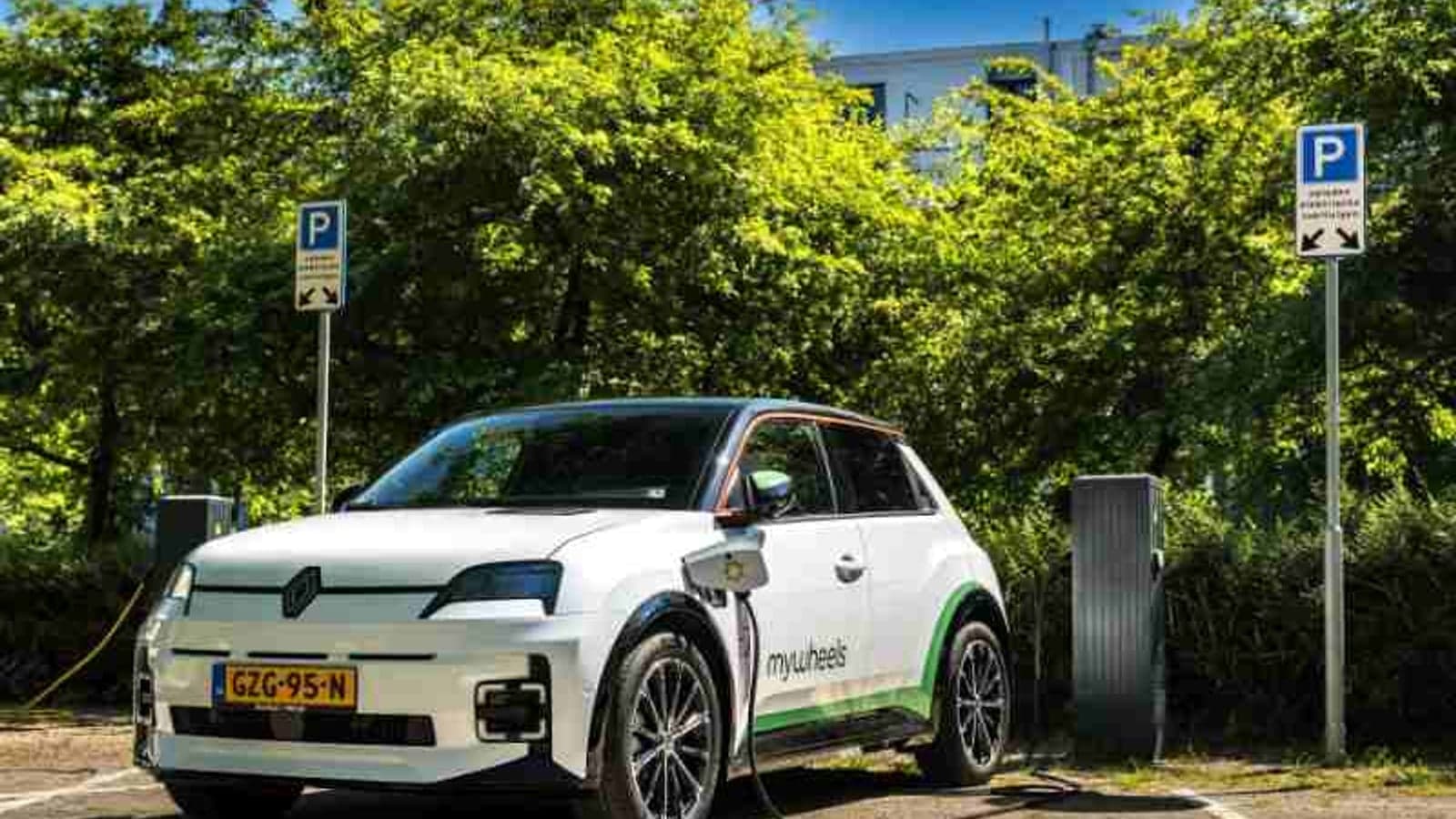V2G car-sharing project Utrecht Energised goes live