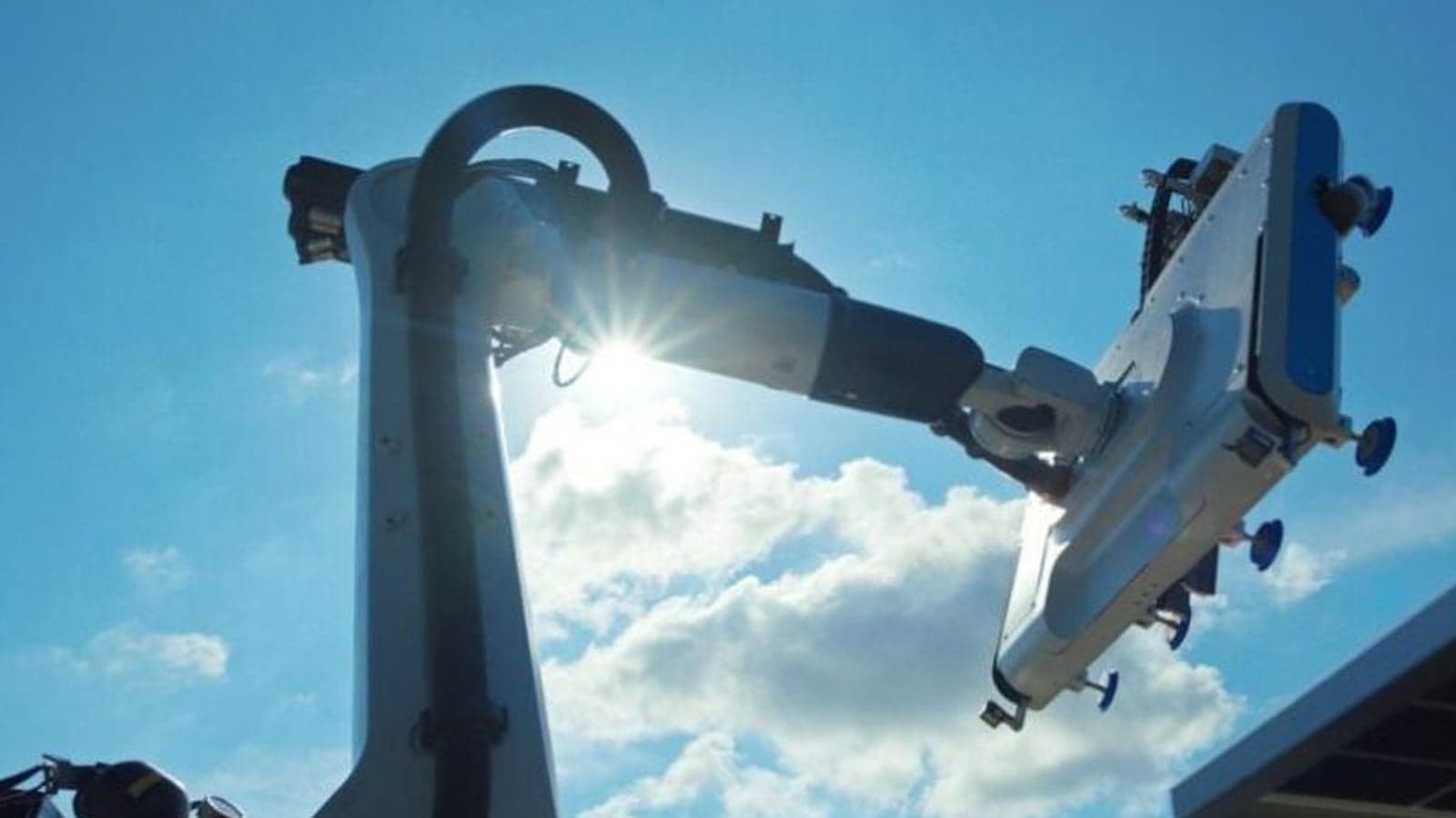 AES sends world’s first AI-powered solar robot fleet to California project