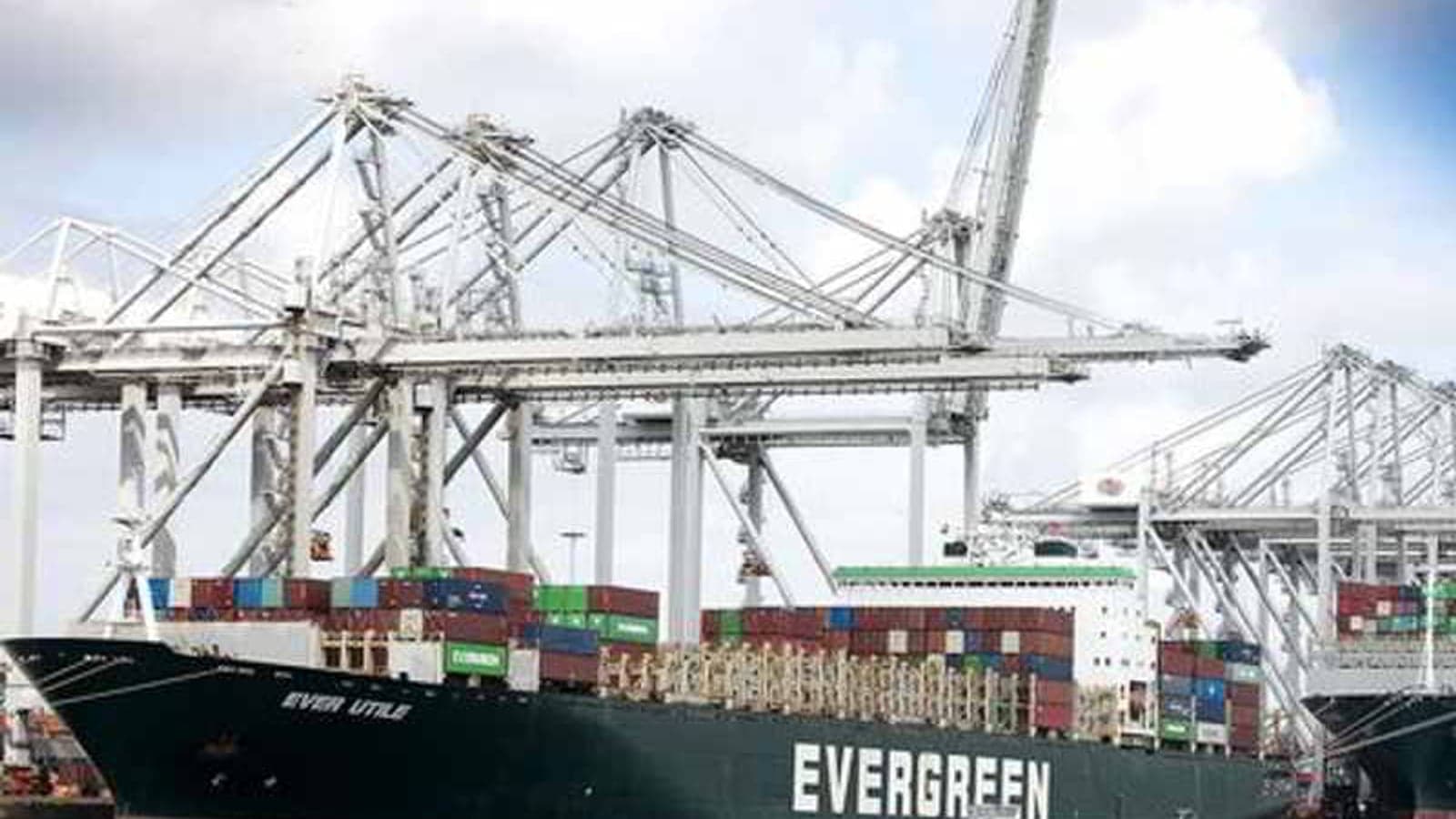 Port of Rotterdam container terminals to electrify shipping