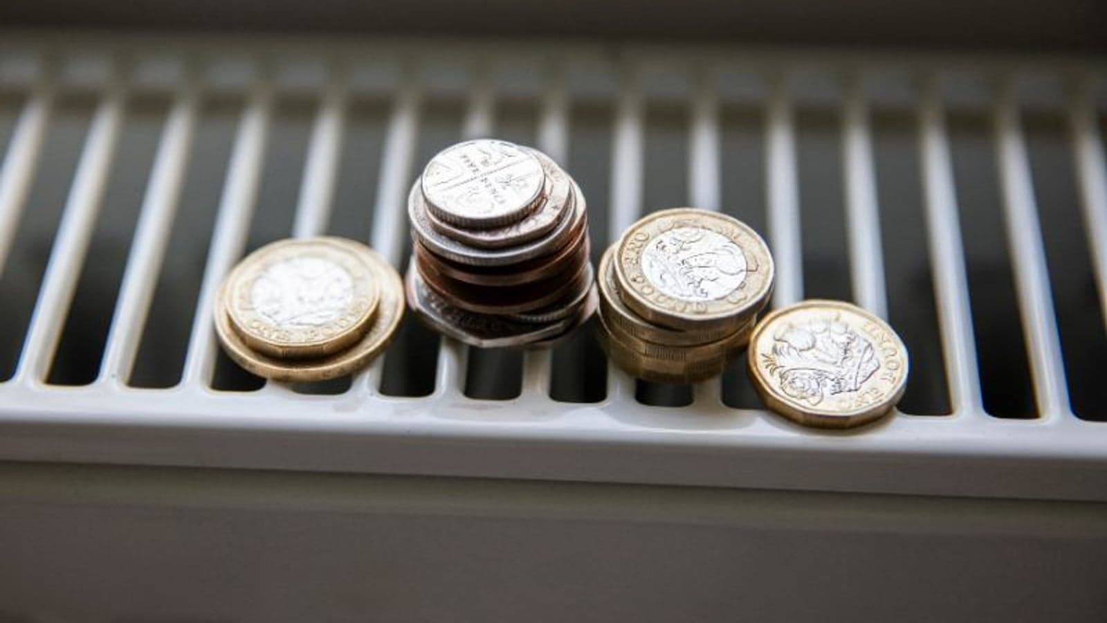 Ofgem lowers energy price cap for first time since start of energy crisis