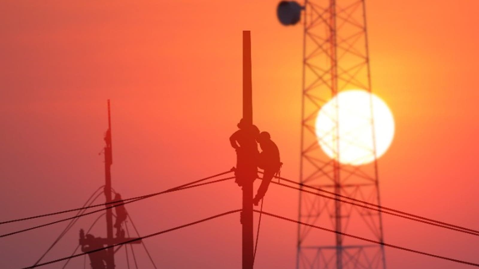 UK streamlines connections for small-scale energy projects