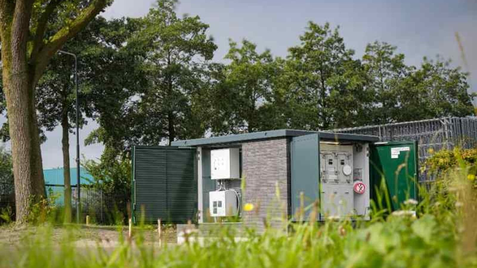 Alliander awards €422m tender to expand medium-voltage stations