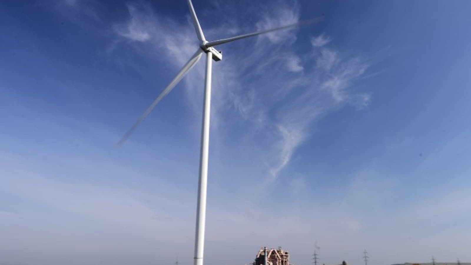 CRH builds wind farm to power cement plant in Romania
