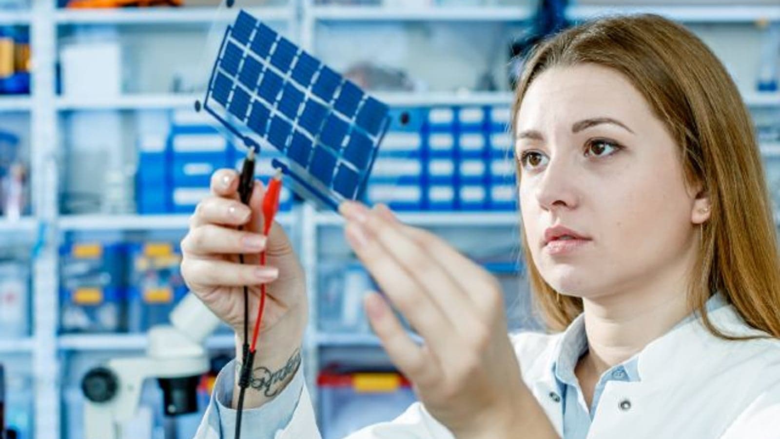 Researchers extract silicon from old solar panels to build better batteries