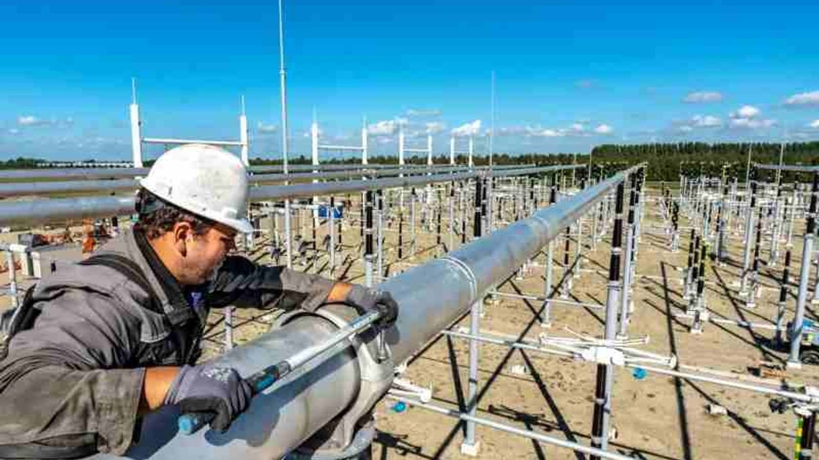 Urgent measures announced as Dutch grid creeps to capacity