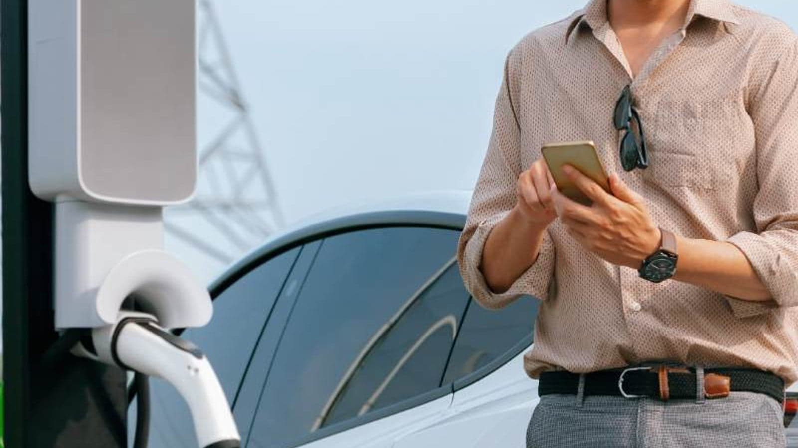 UK tests workplace vehicle-to-grid with free chargers as incentive