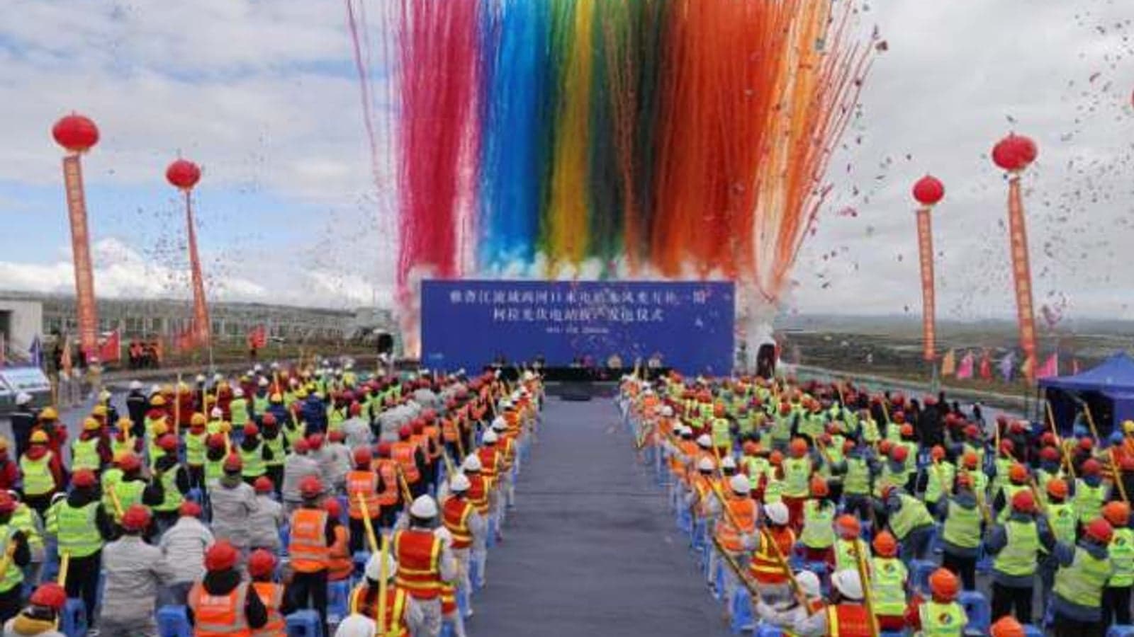 China connects phase one of mega-kilowatt hydro-solar power station