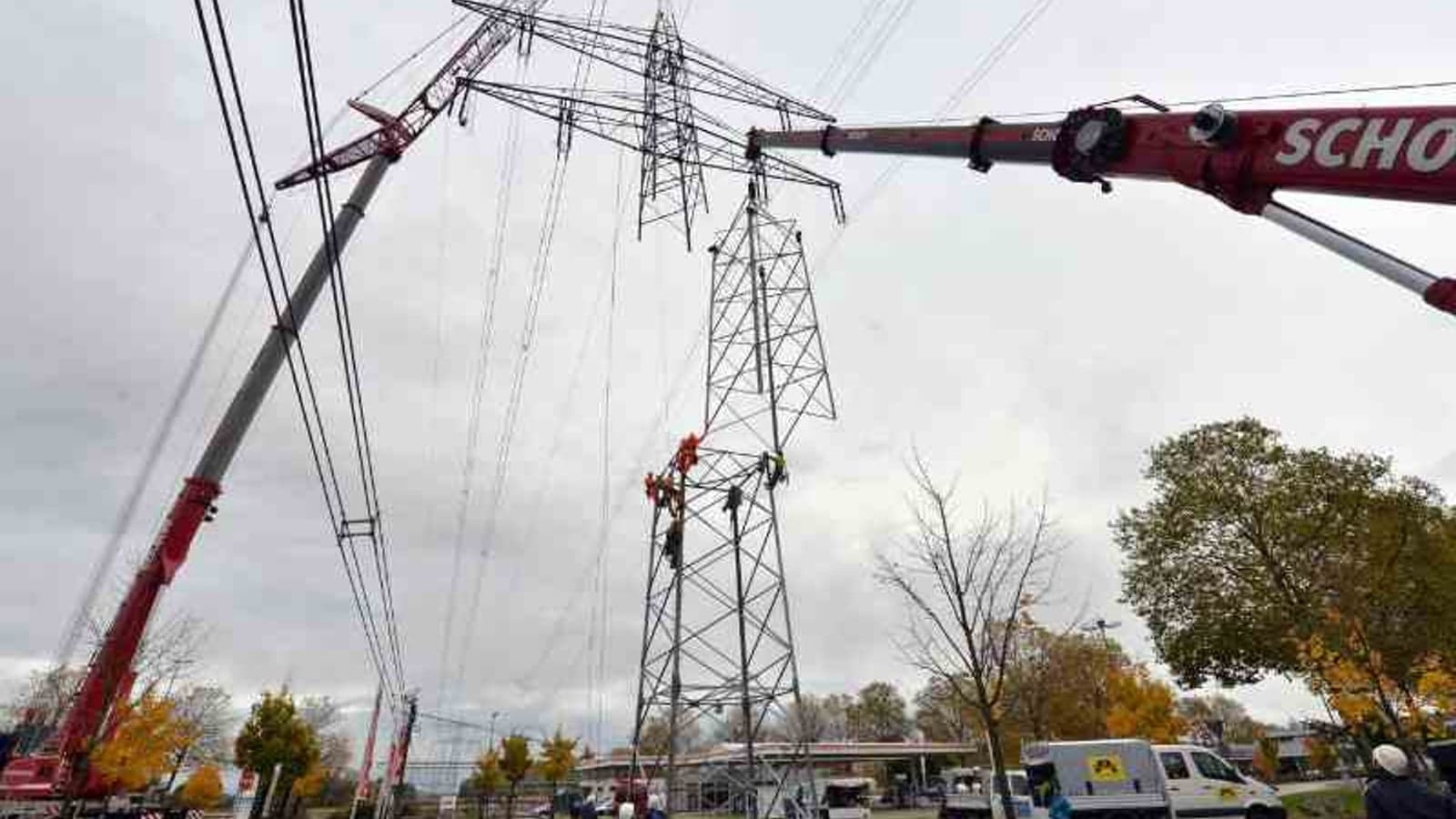 Smart Energy Finances: EnBW sells quarter stake in TransnetBW