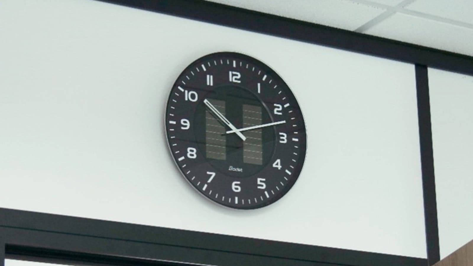 Technology Trending: Solar-powered clock, hydrogen production, hypersonic flight