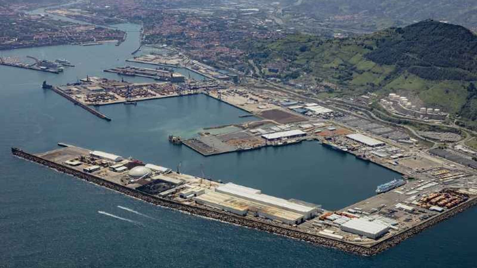 Bilbao Port Authority awards contract for four solar plants