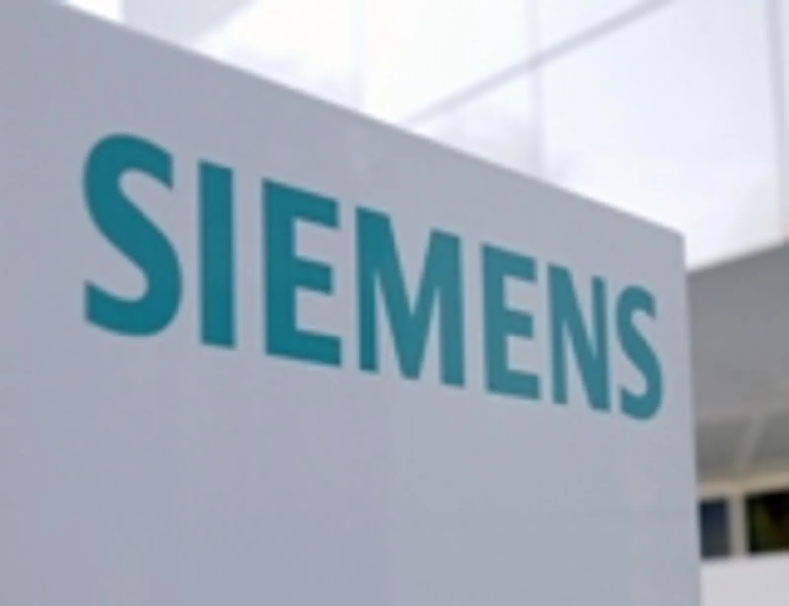 Press Pictures: Copyright 
Siemens press photos may only be used for editorial purposes. The copyrights belong to Siemens AG, Munich/Berlin, and remain undiminished if the pictures are incorporated into an archive, either electronically or manually. Pictures used for editorial purposes, modified, duplicated and/or electronically altered must bear the credit "Siemens press picture". Commercial use or sale of the pictures and data, even in electronically manipulated form, is prohibited.