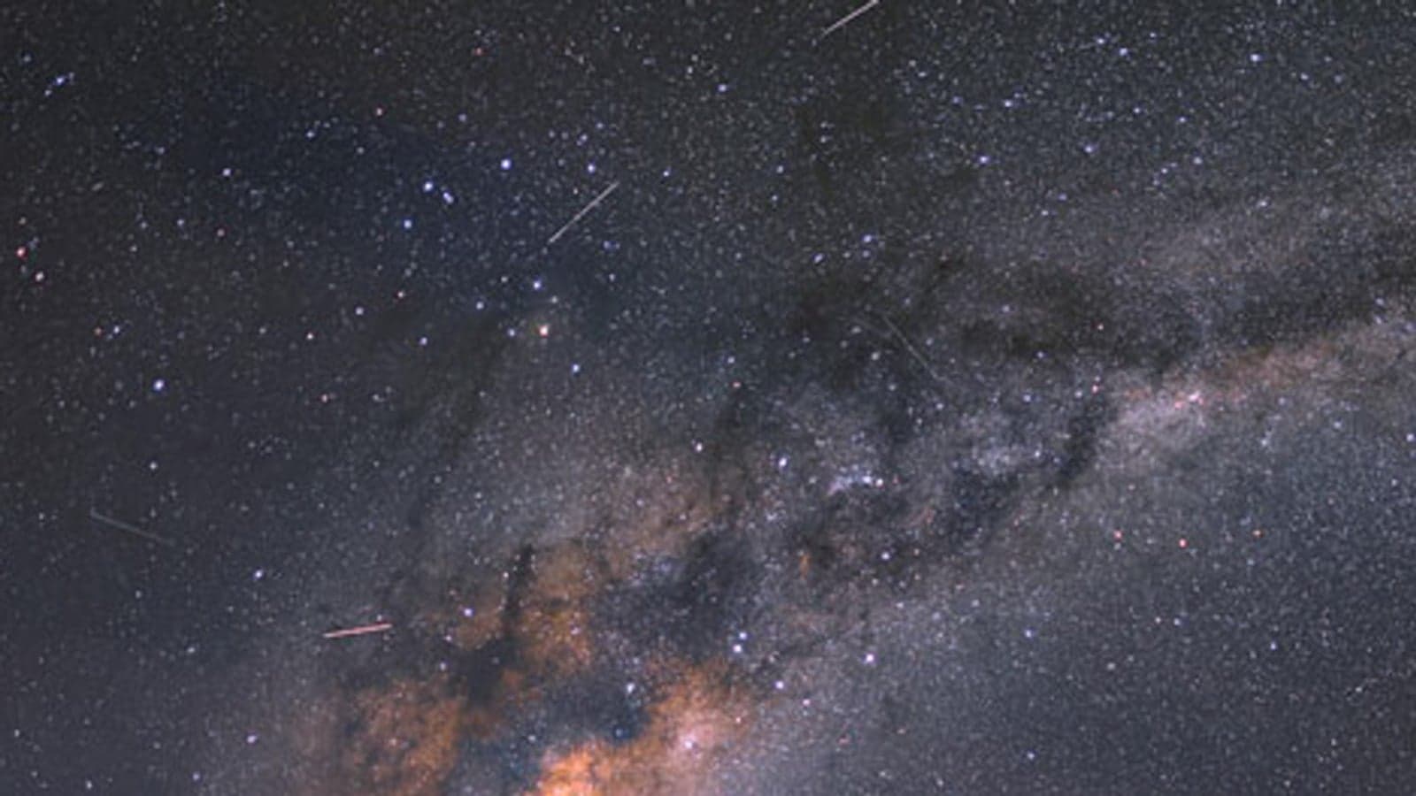 Image at Paranal Observatory with satellite trails visible. Image: R. Wesson/ESO.