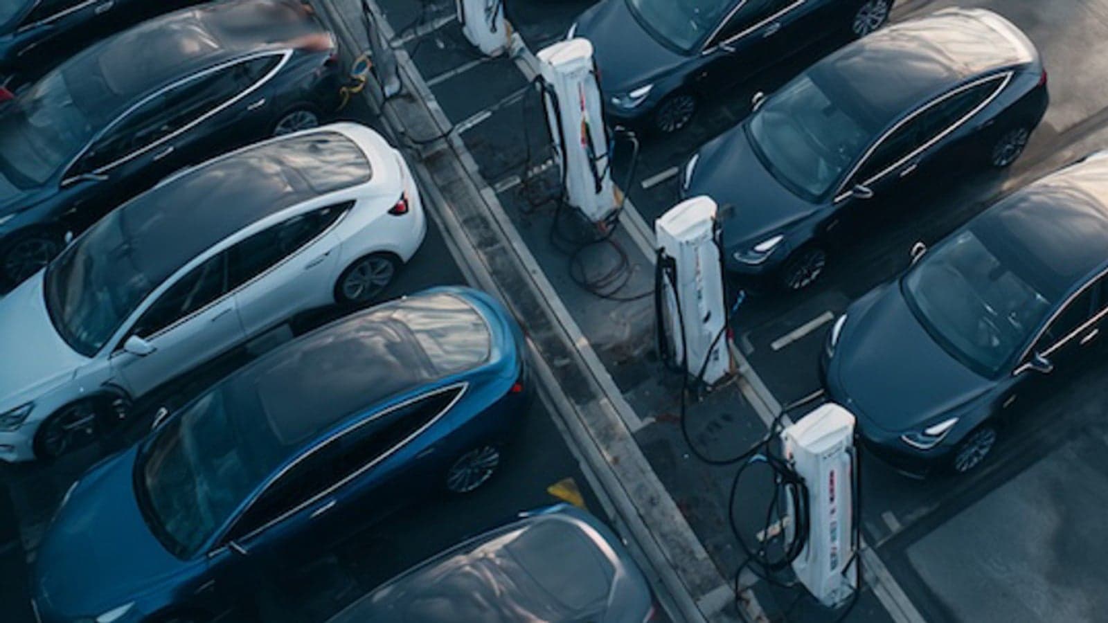Batteries on wheels: When cars stop driving, a revolution begins