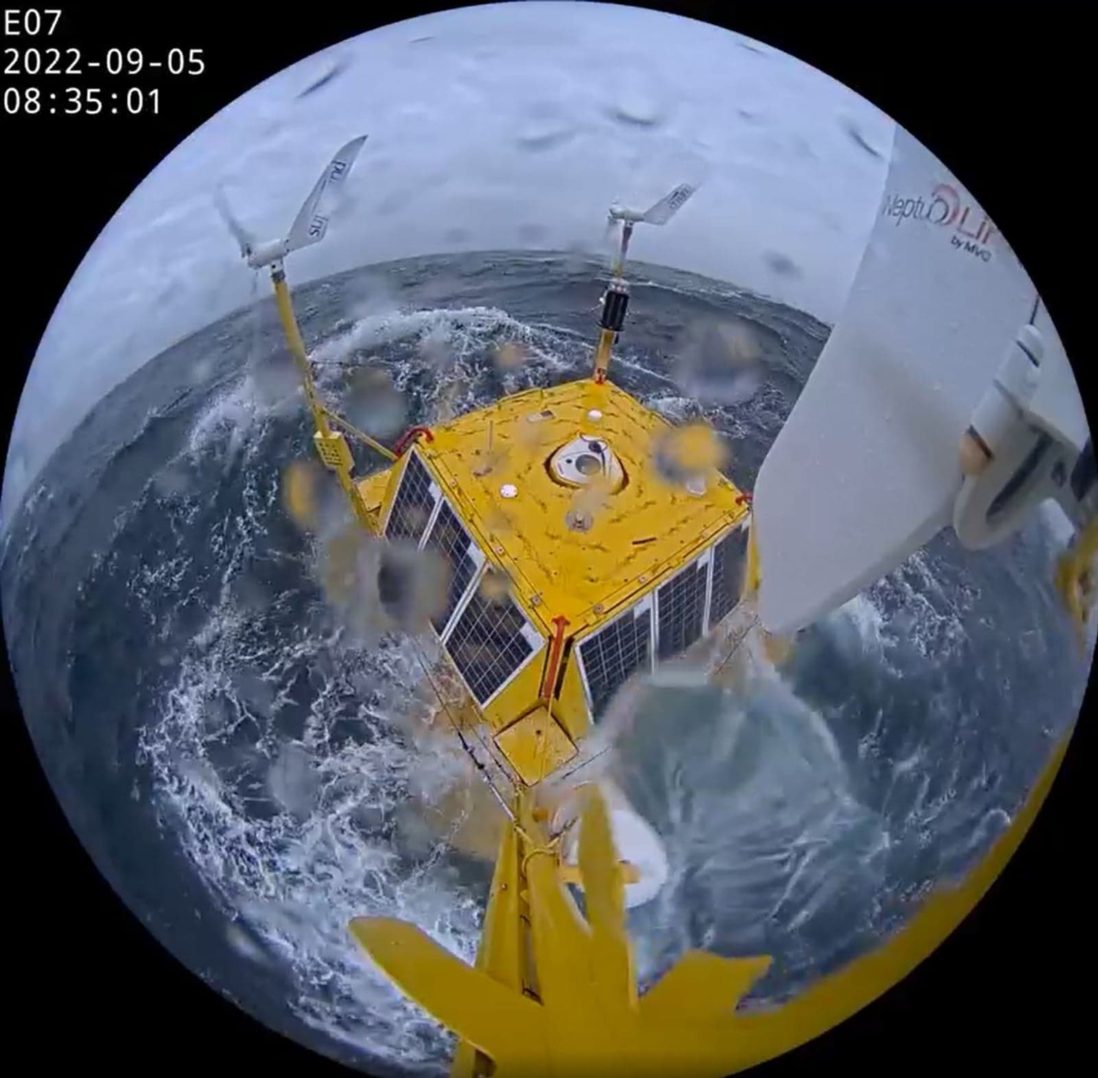 Offshore wind floating Lidar device withstands typhoon