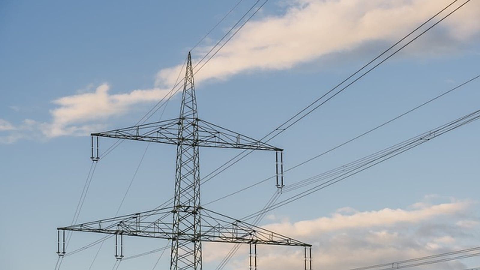PG&E partnership would bring up to $1bn for transmission improvements