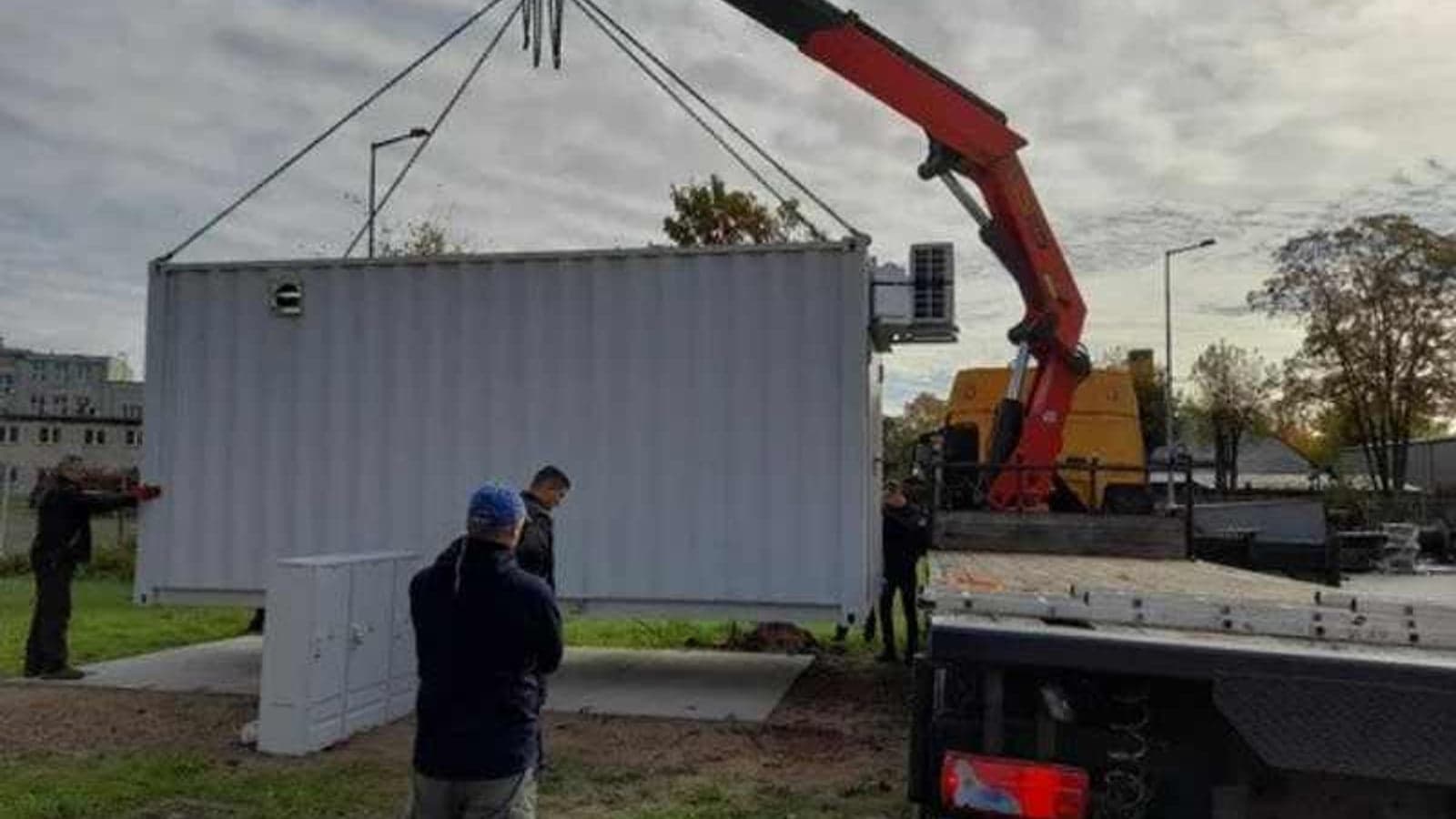 Second-life bus batteries backup Poland's power grid