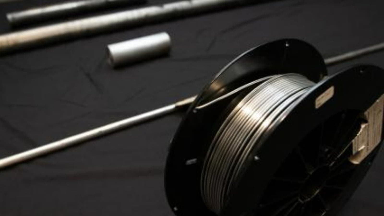 Aluminium-calcium composite used for transmission conductor prototype