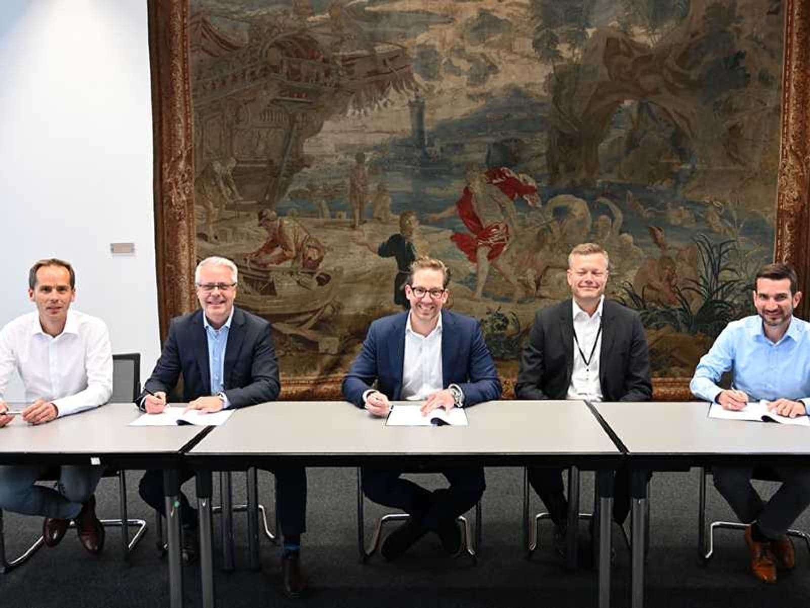 Stefan Eefting, Head of PrimeServ Germany, and Bernd Siebert, Head of Retrofit & Upgrades, signed the MoU on behalf of MAN Energy Solutions, while Ron Gerlach, Technical Director signed on behalf of Stena. Peter Schild, Director of Marine Fuels, signed for Proman