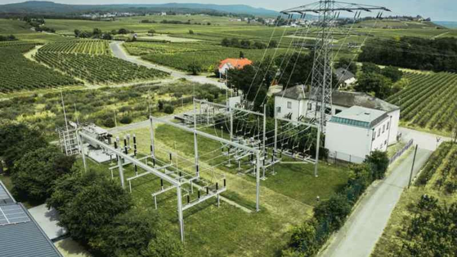E.ON signs over €6bn in procurement contracts for core grid components