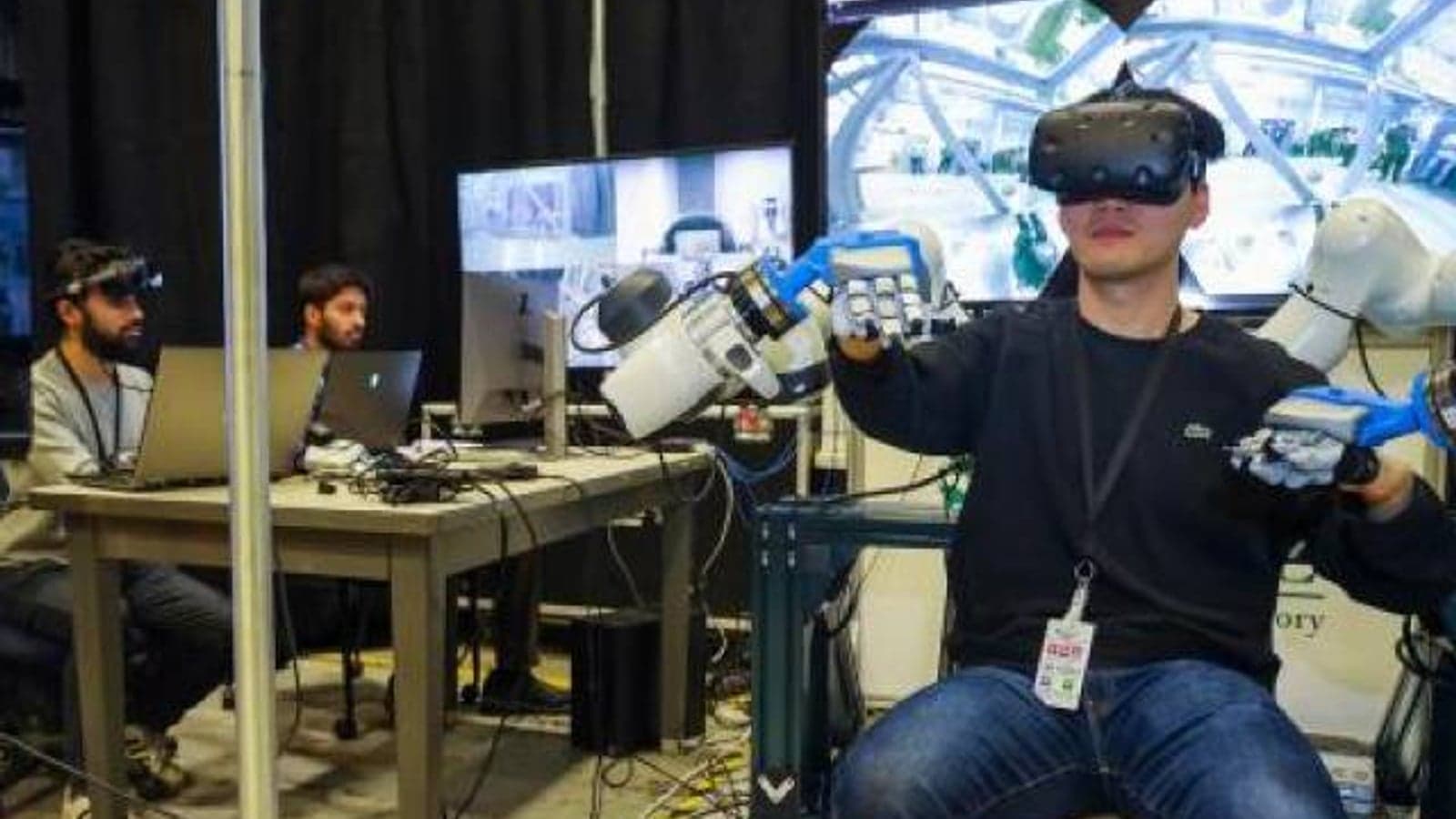 Researchers demonstrate robots designed to handle nuclear waste