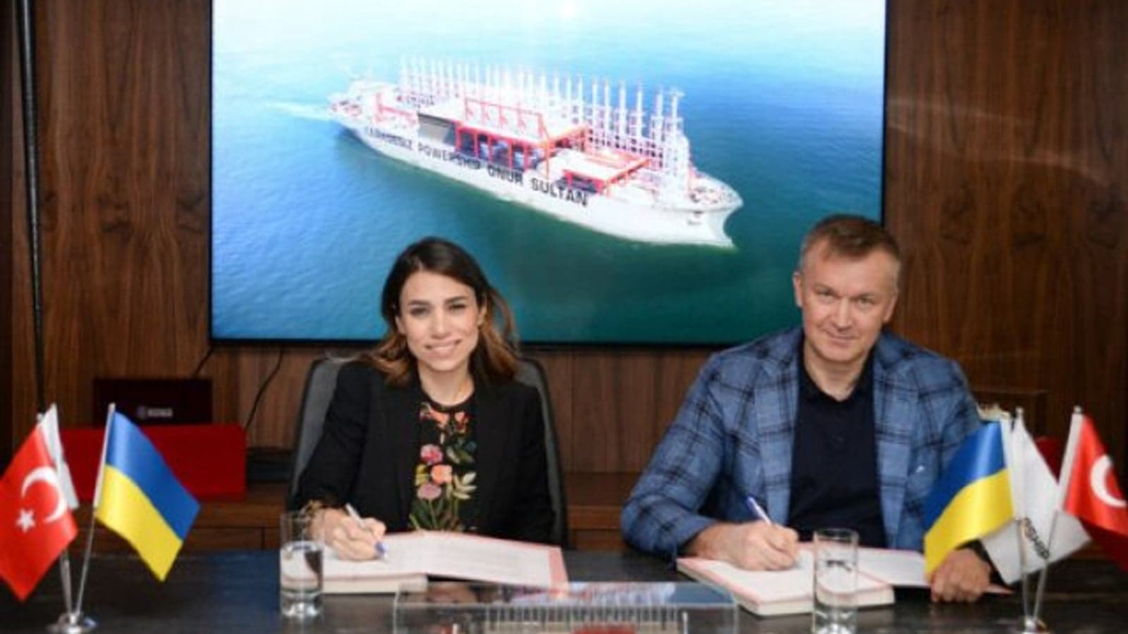 Ukraine signs pact for powerships to ease its energy woes