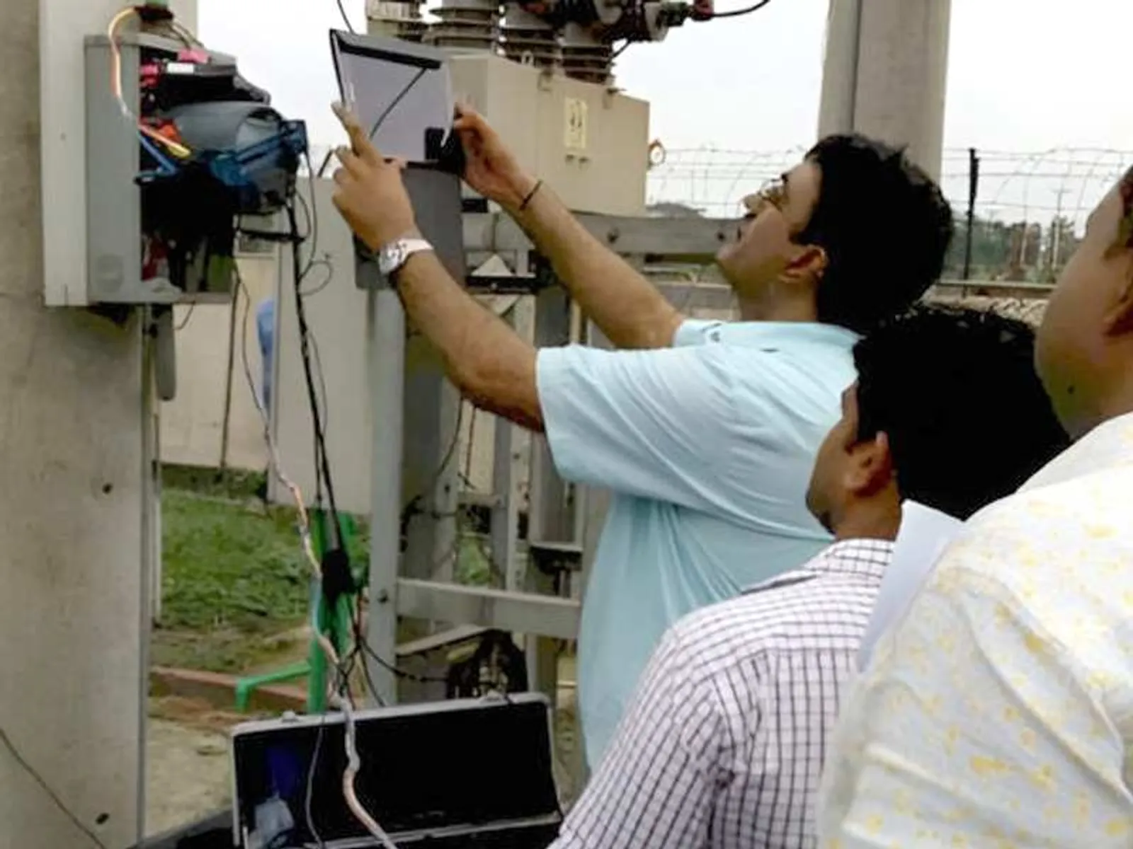 On Site Test With Calibrator RS350 (credit CLOU)