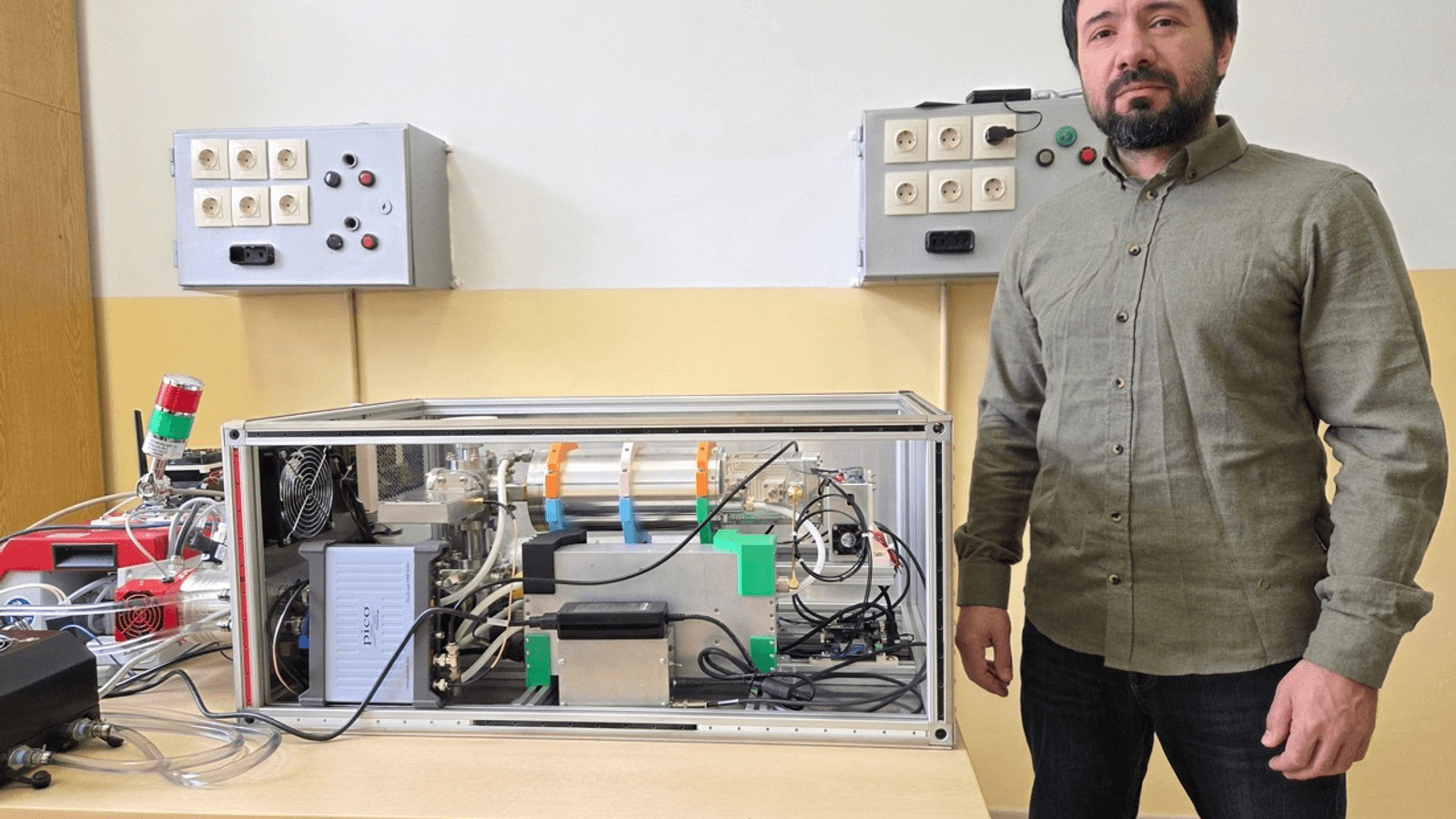 Associate Professor Lishev with the Alpha-E device.