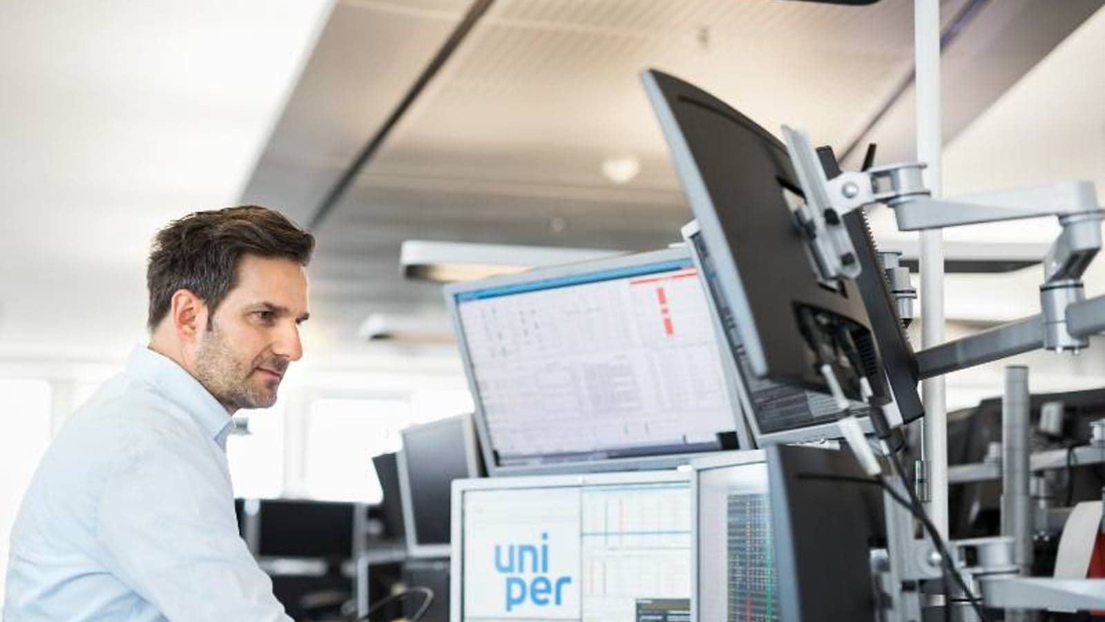 Struggling Uniper seeks another €4bn from German government