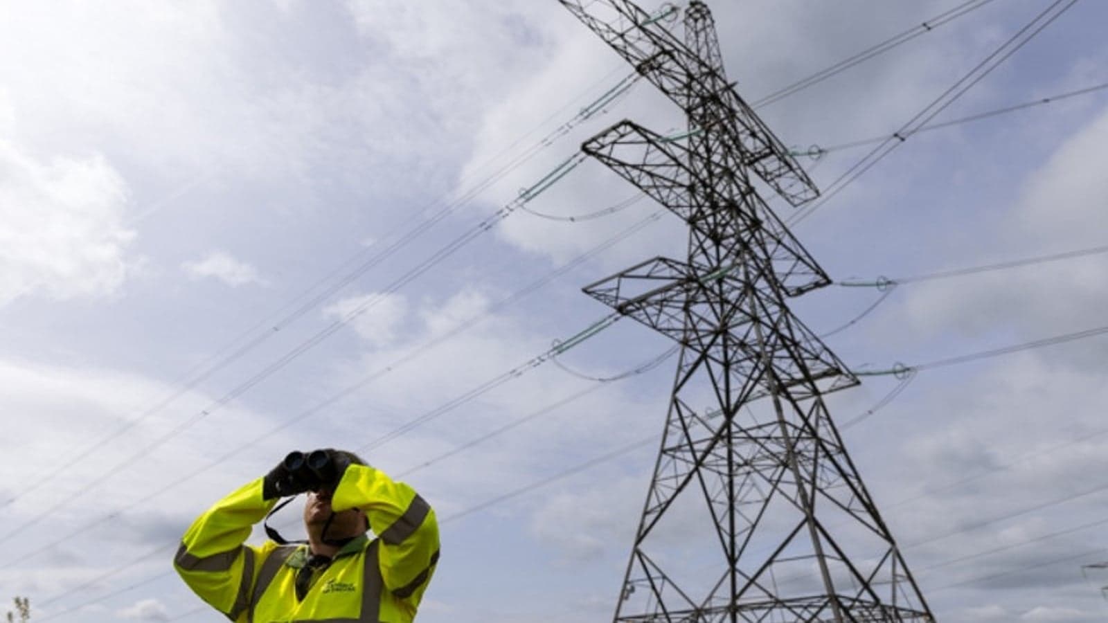 GB electricity distribution networks investment needs to double – report