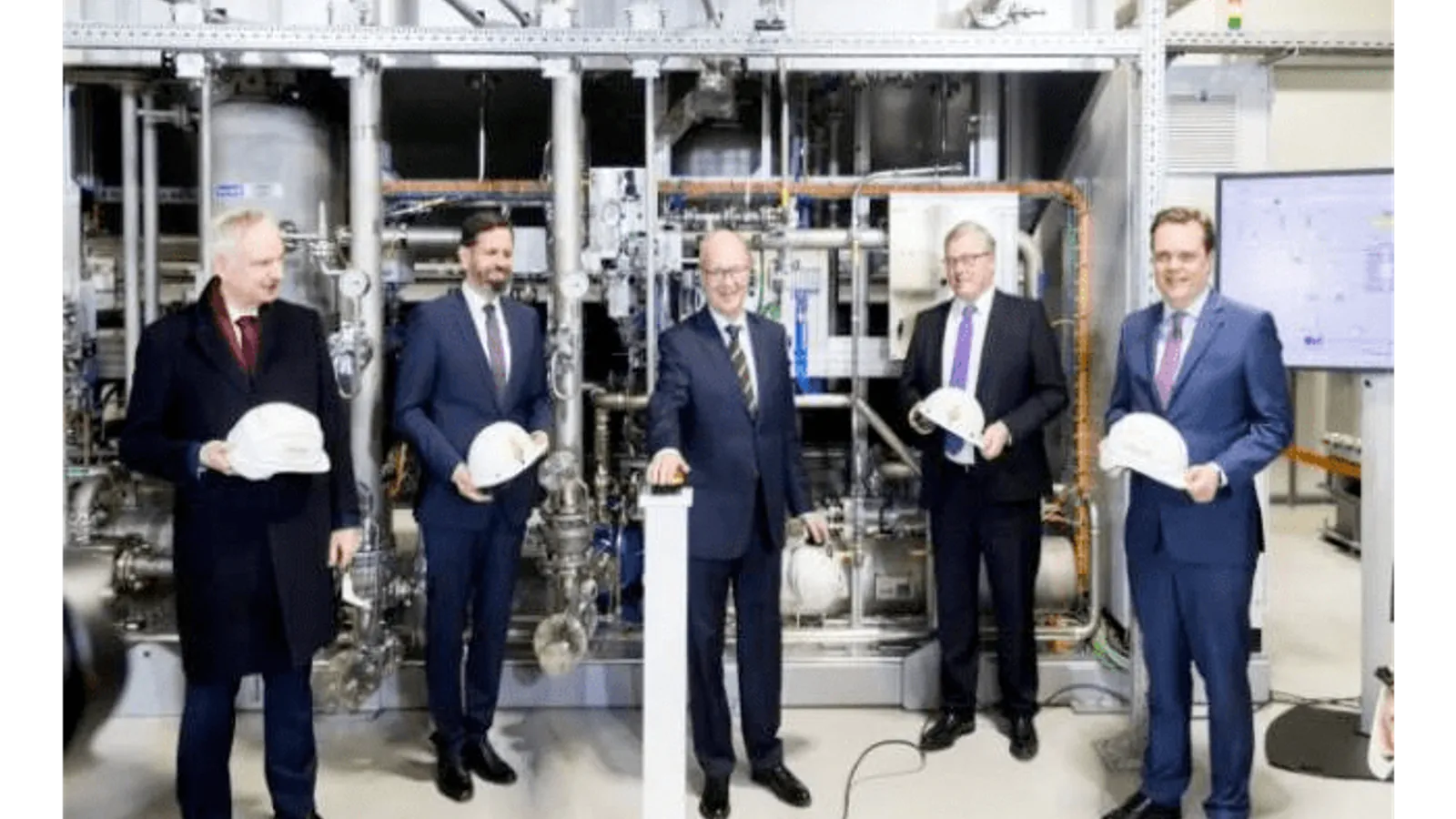 German steel company commissions wind-powered hydrogen project