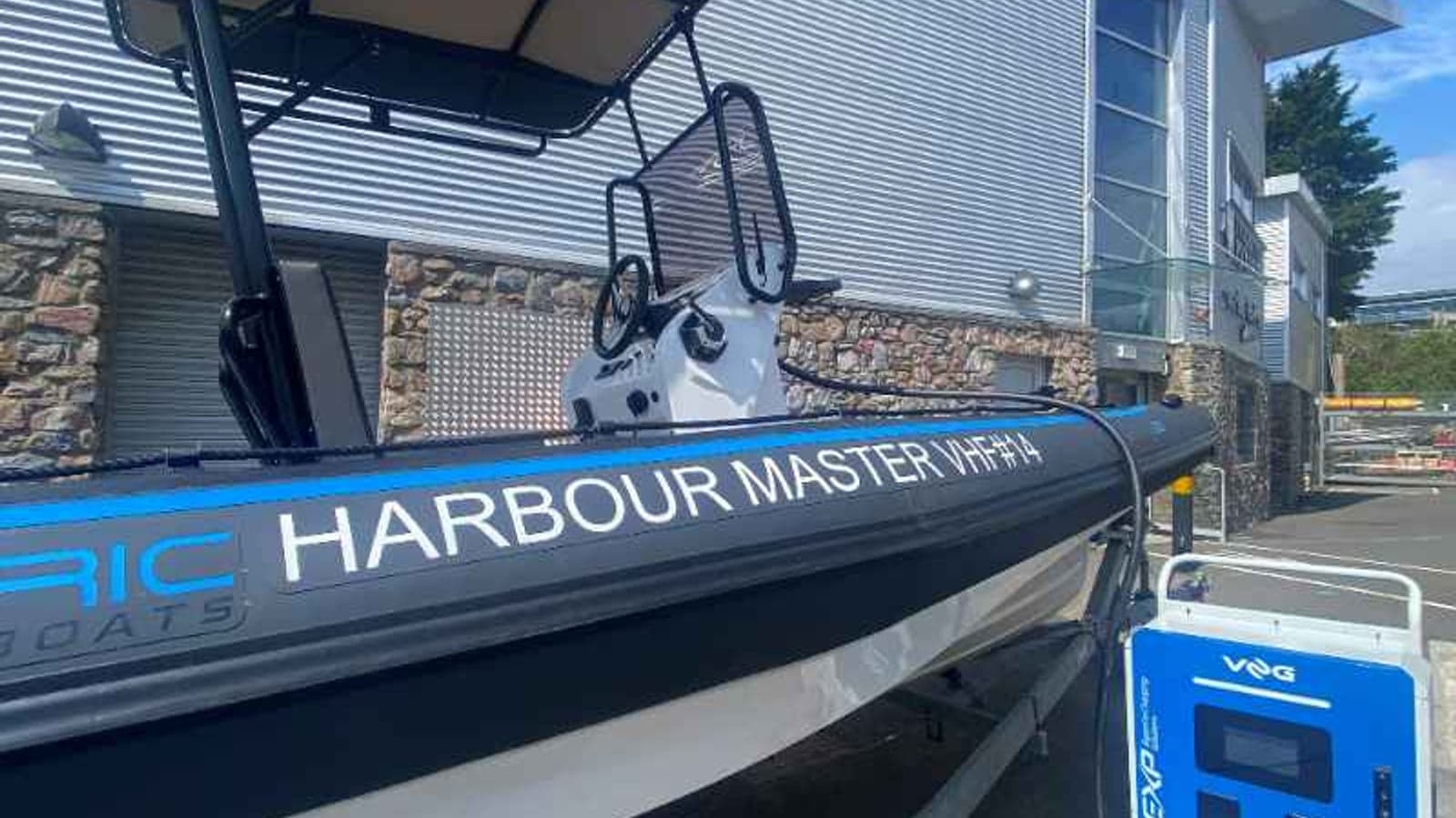 Electric boat bidirectional charging showcased in UK