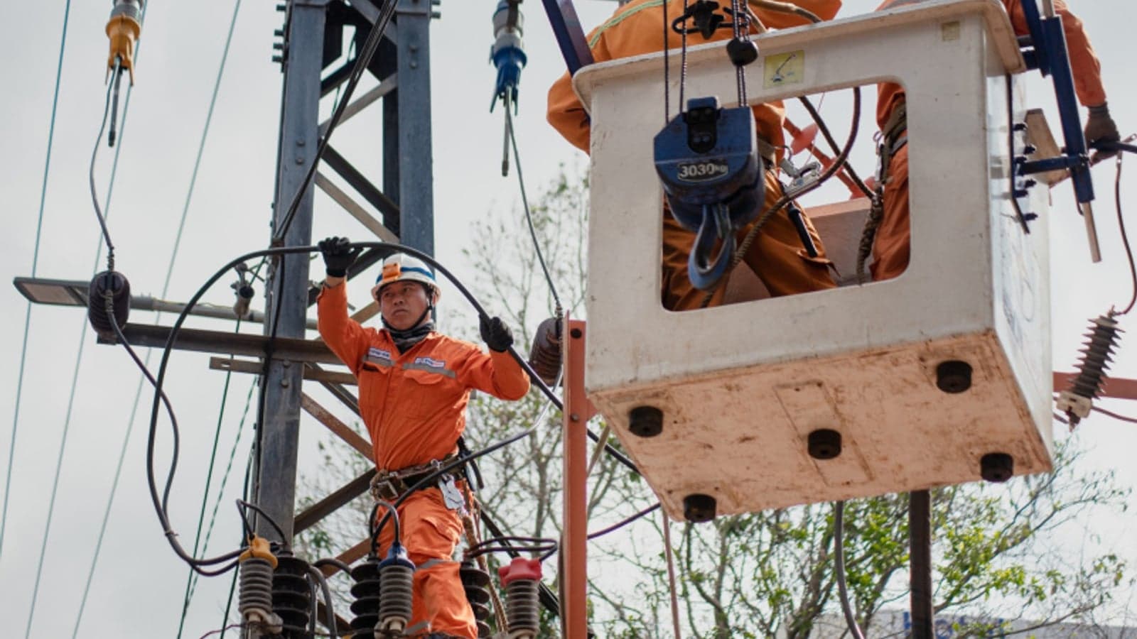 Vietnam Electricity to pilot blockchain P2P energy trading
