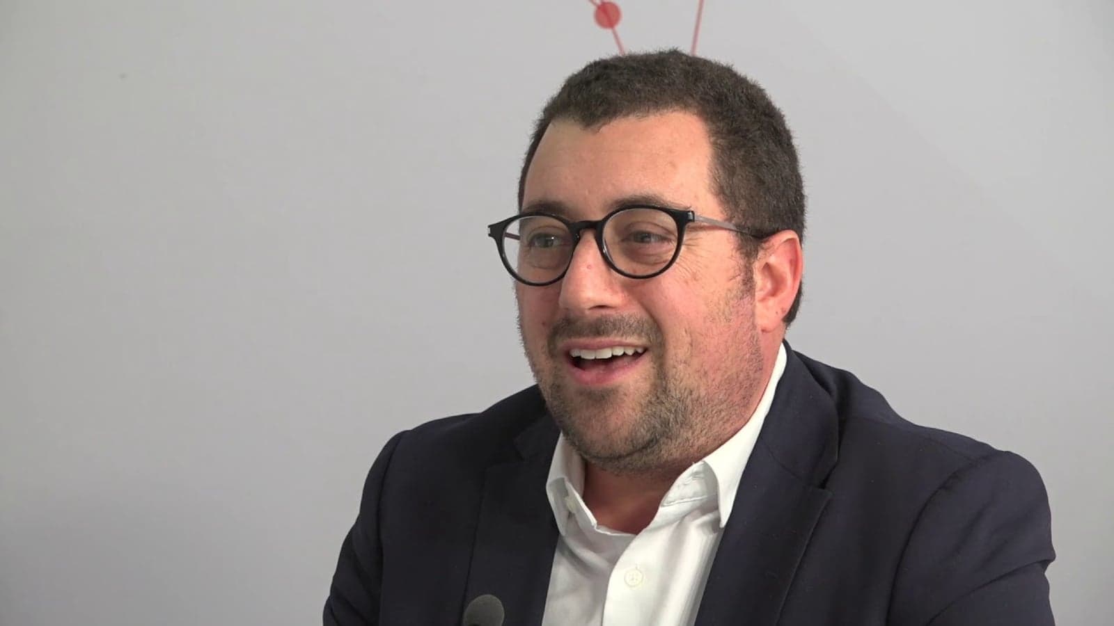 Key elements of the transition to smart cities in Europe and the US