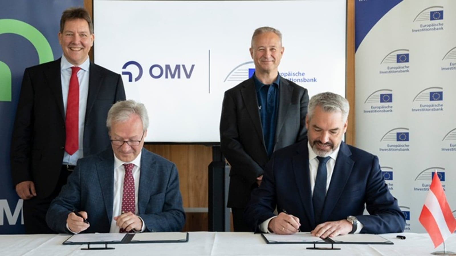 The EIB and OMV signing the new green hydrogen financing deal. Photo: EIB