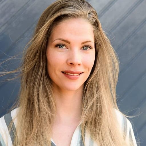 Anne De Vries