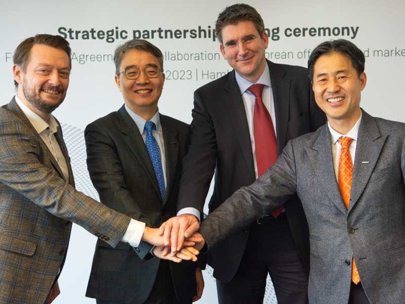 Kasper Yttesen Siemens Gamesa Head of Offshore New Markets, HongOok Park Executive Vice President Head of Power Service Business Group Doosan Enerbility, Marc Becker CEO Siemens Gamesa offshore business, SeungWoo Sohn Senior Vice President Head of Power Service Sales & Marketing Doosan Enerbility