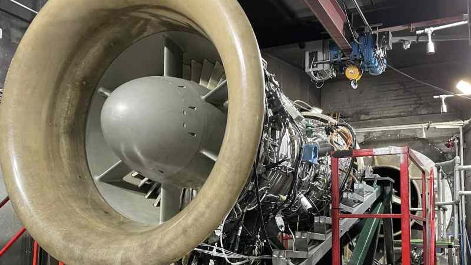Retrofitted gas turbine runs on methanol with 80% less NOx emissions