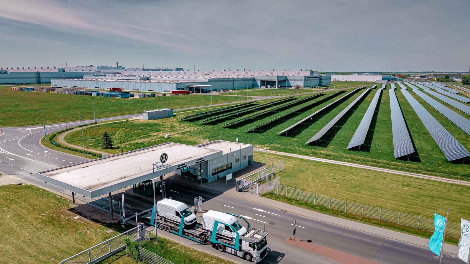 Volkswagen's Crafter factory is now powered by the sun