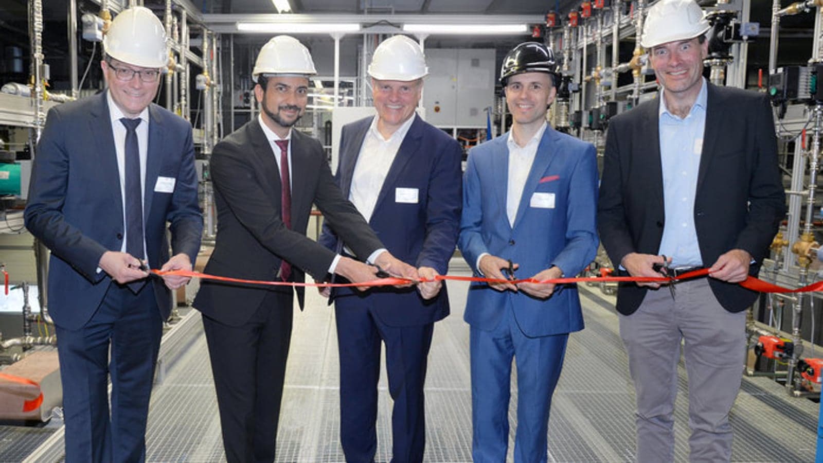 Opening of the E.ON Heat Lab. From l. Dietmar Gross (E.ON Innovation), Dr Munib Amin (E.ON Innovation), Prof. Dr. Dirk Müller (E.ON ERC, RWTH Aachen), Dr Jan Brandt (EIS), Dr Andreas Klesse (EIS).