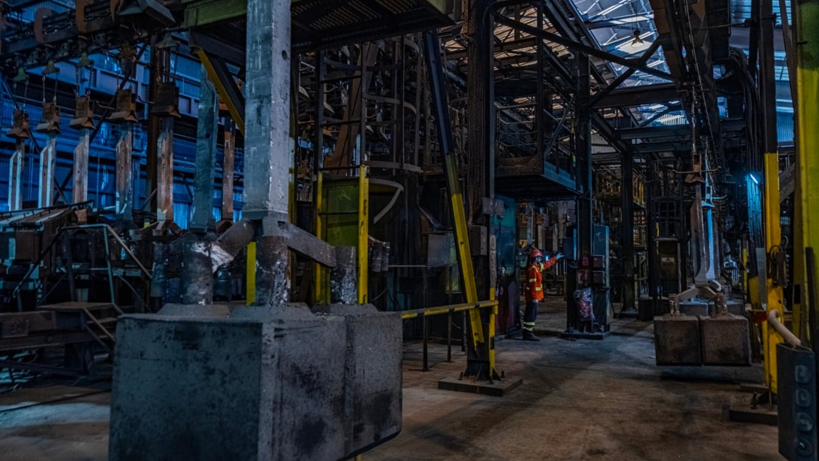 Carbon anode production process at Metlen.