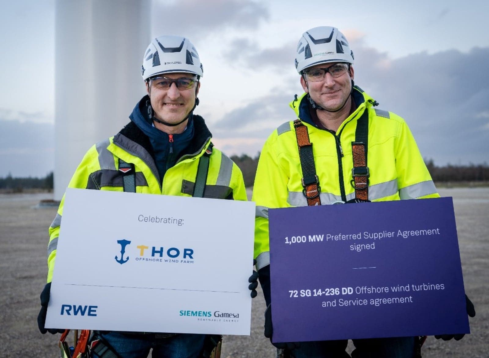 Sven Utermöhlen of RWE Offshore Wind (left) and Marc Becker of Siemens Gamesa at the Danish National Test Center for Large Wind Turbines.