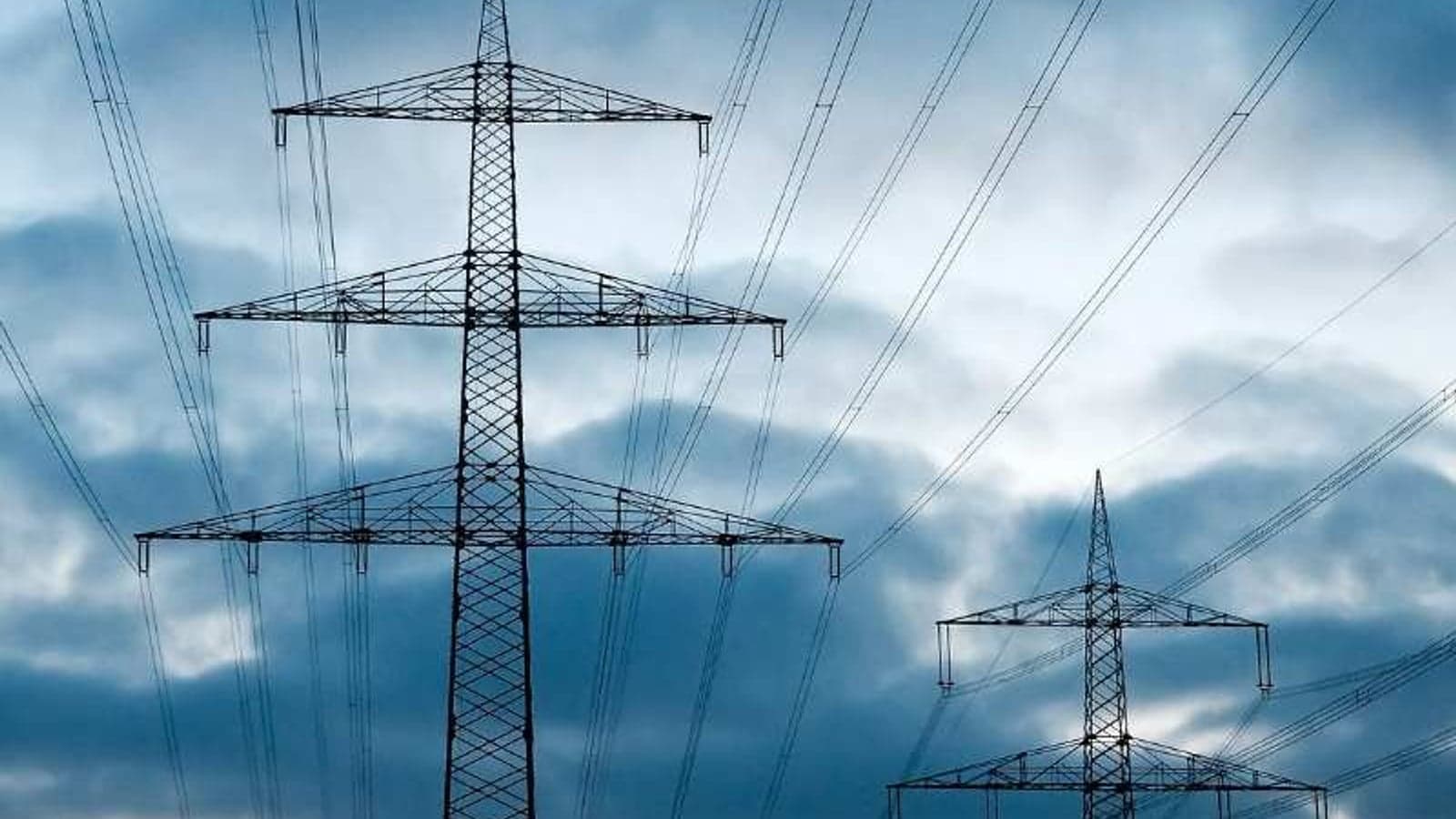 British MPs warn of continued lags in grid connections queue