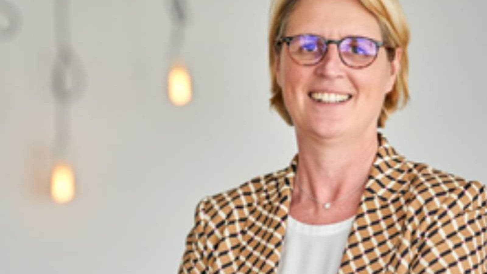 Chris Peeters quits Elia to join Belgian Post: Vandenborre is new CEO