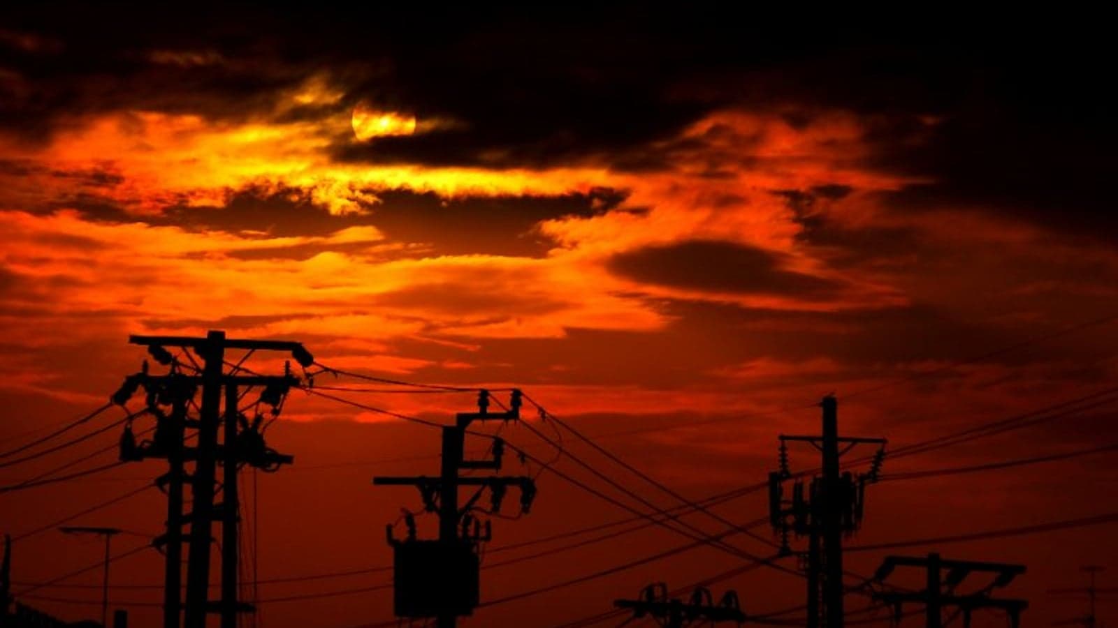 Millions without power as Beryl batters Texas